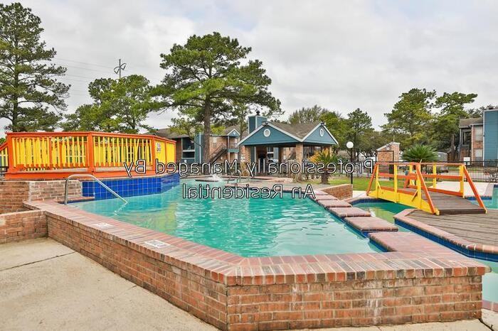 1415 Greens Pkwy #C1 - Photo 3 of 37