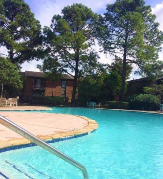 1000 Greens Rd #B3 - Photo 2 of 12