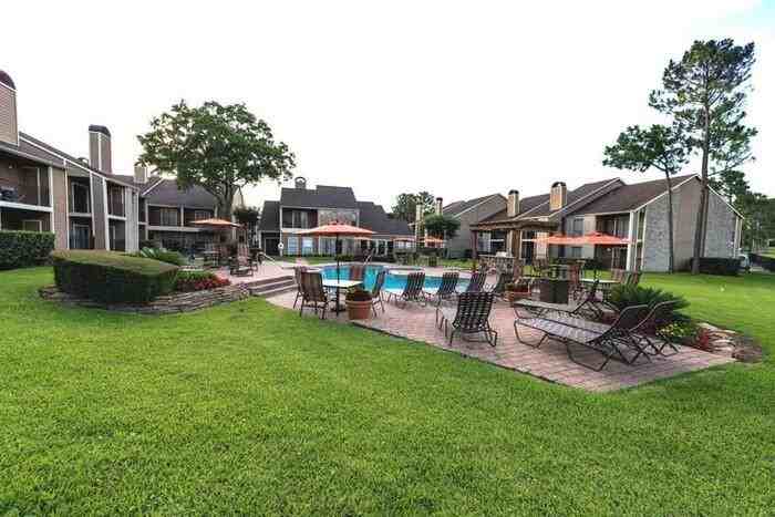 1111 Golfview Dr #B1 - Photo 2 of 30