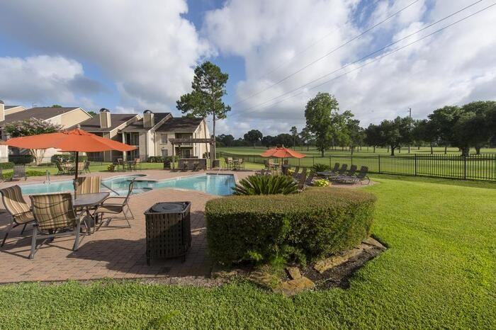 1111 Golfview Dr #B1 - Photo 3 of 30