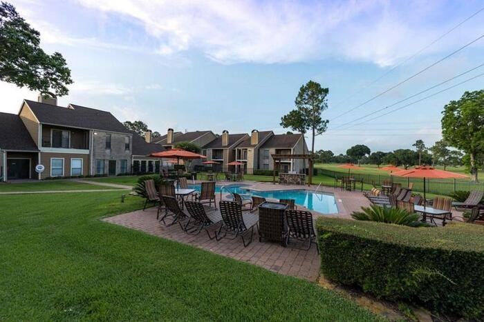 1111 Golfview Dr #B1 - Photo 4 of 30