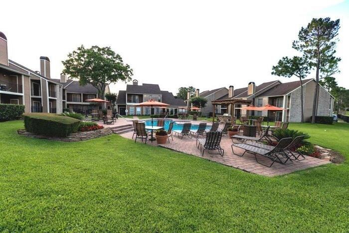 1111 Golfview Dr #B3 - Photo 2 of 32