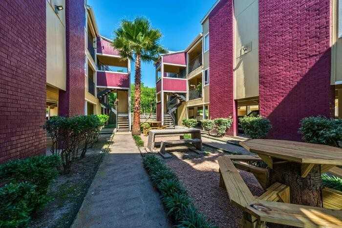 3030 S Broadway St #C3 - Photo 4 of 14