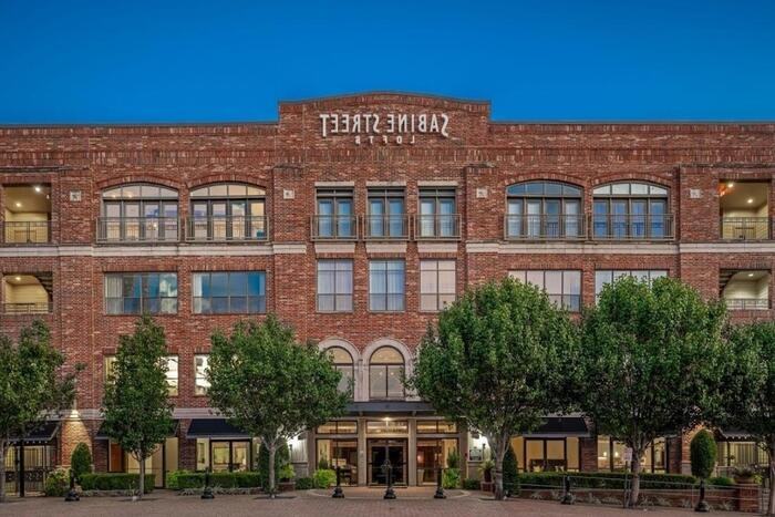 150 Sabine St #B6 - Photo 2 of 25