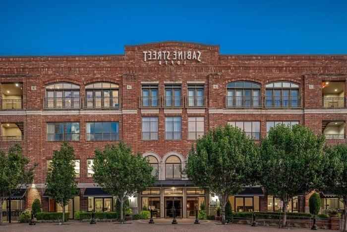 150 Sabine St #B10 - Photo 2 of 29