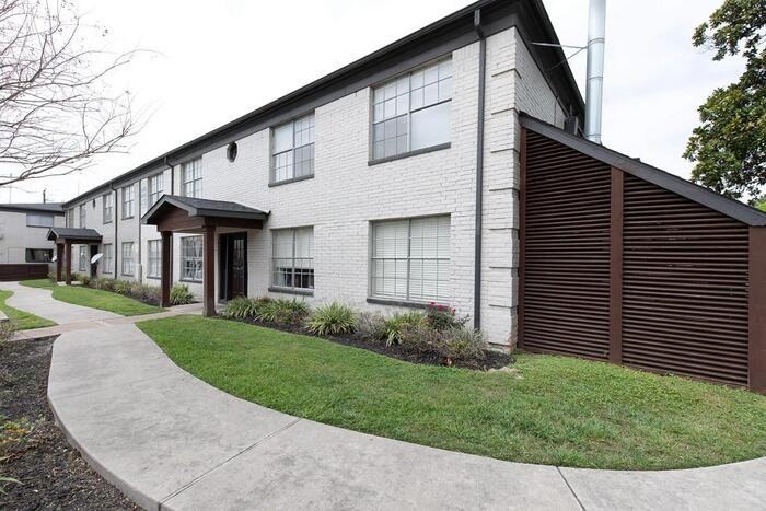 1515 Campbell Rd #D1 - Photo 4 of 46