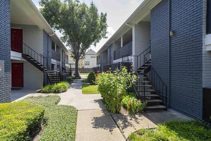 9999 Kempwood Dr #C1 - Photo 2 of 10