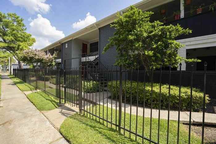 9999 Kempwood Dr #B2 - Photo 3 of 11