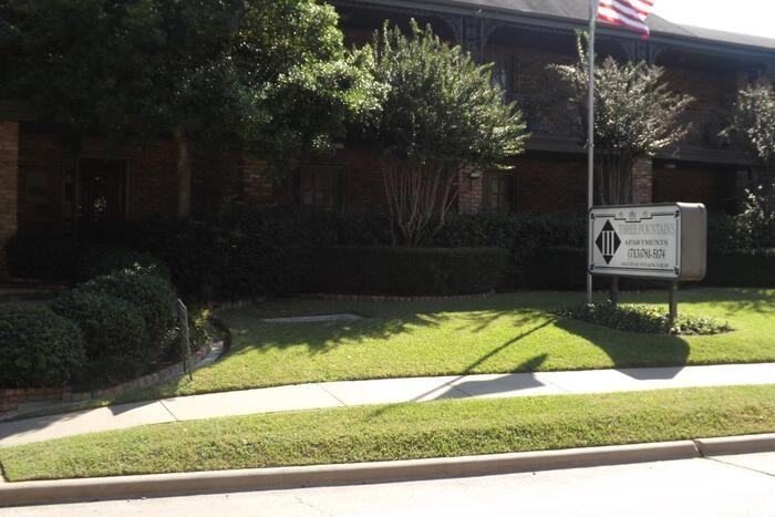 1617 Fountain View Dr #B6 - Photo 2 of 31