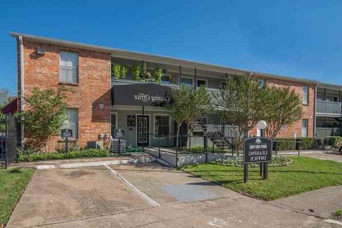 8201 W Bellfort Ave #B1 - Photo 4 of 33