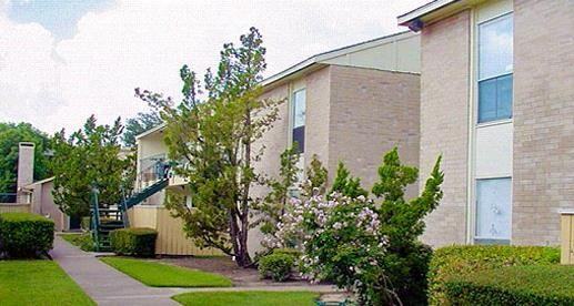 11025 Larkwood Dr #B5 - Photo 2 of 9