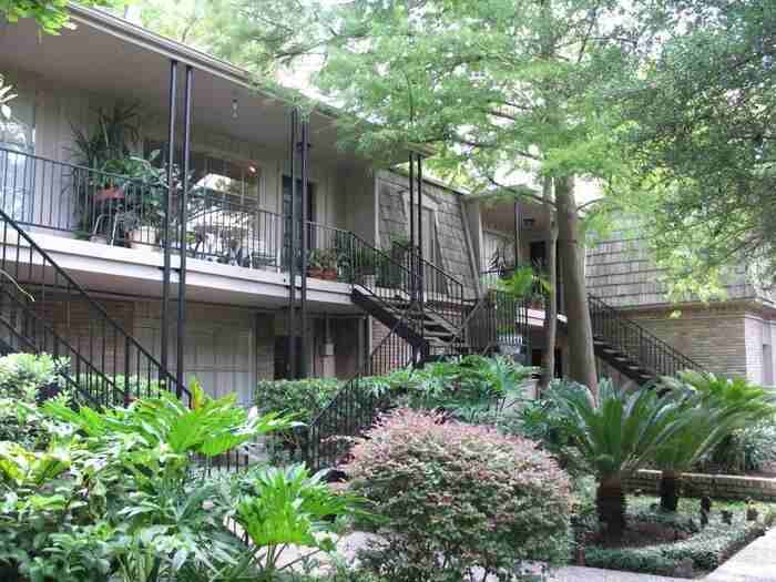 5010 Woodway Dr #C1 - Photo 3 of 13