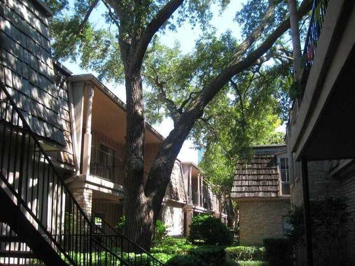 5010 Woodway Dr #B3 - Photo 2 of 14