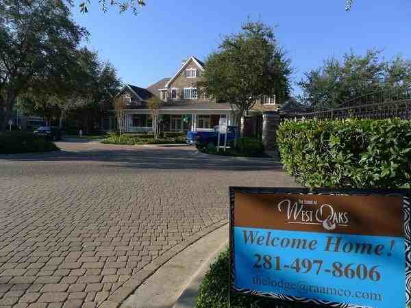 14913 Richmond Ave #B3 - Photo 3 of 21