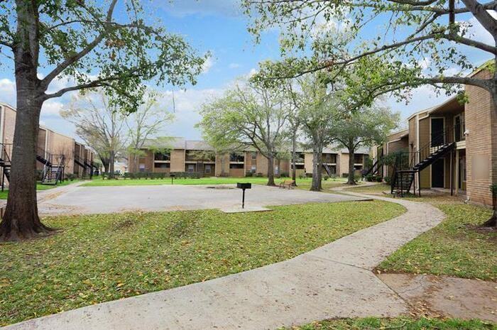 1317 Mahlmann St #B1 - Photo 3 of 10