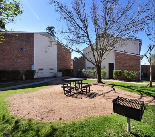 7133 Oakwood Glen Blvd #B1 - Photo 6 of 26