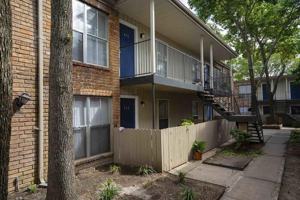 featured image of 10000 Hammerly Blvd #D1