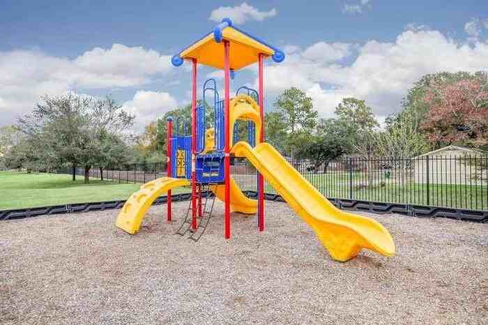 2001 Laverne St #C1 - Photo 4 of 11