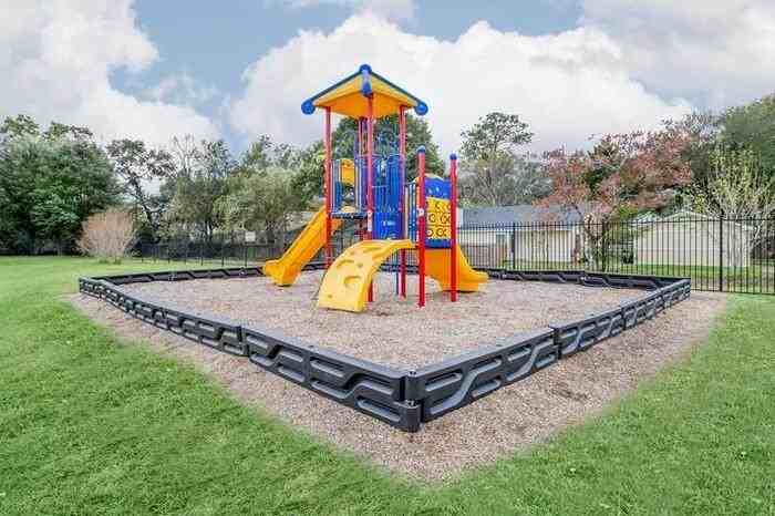 2001 Laverne St #C1 - Photo 5 of 11