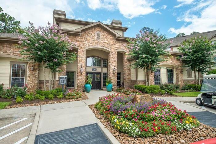 6900 Lake Woodlands Dr #B2 - Photo 4 of 32