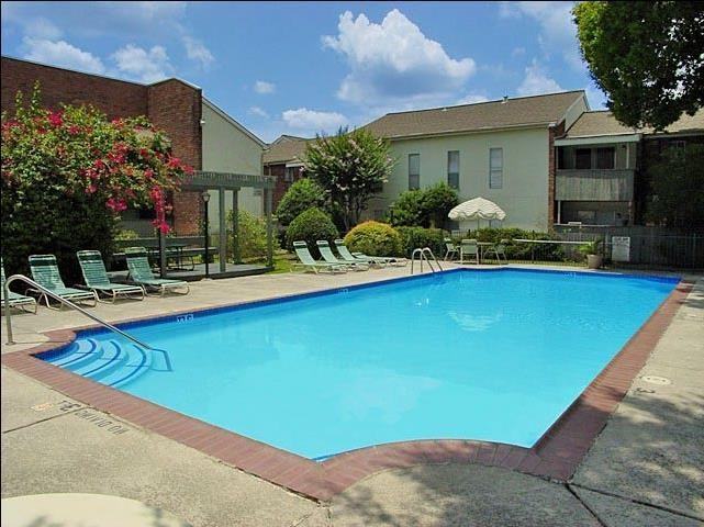 2929 Crossview Dr #C4 - Photo 2 of 13