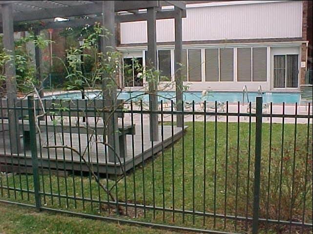 2929 Crossview Dr #C4 - Photo 3 of 13