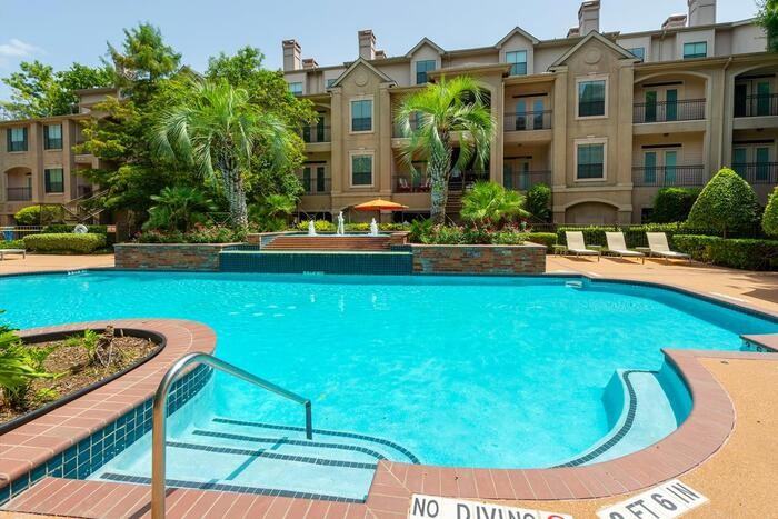 99 N Post Oak Ln #C1 - Photo 4 of 11