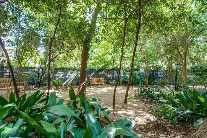 99 N Post Oak Ln #C1 - Photo 5 of 11