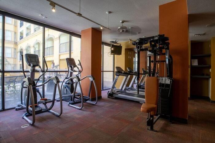 4001 Fannin St #C1 - Photo 5 of 28