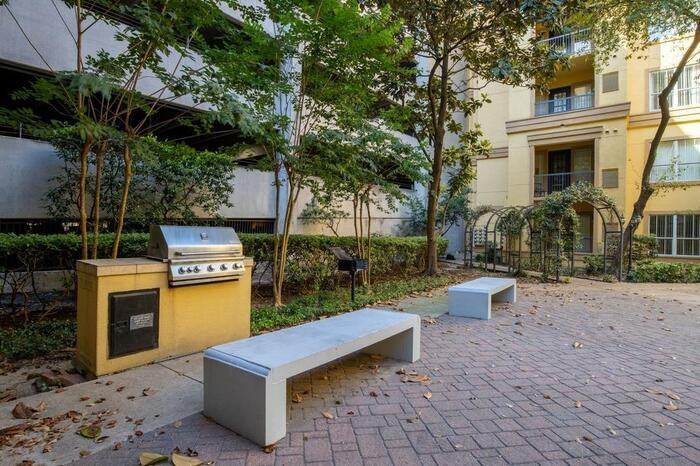 4001 Fannin St #C3 - Photo 3 of 28