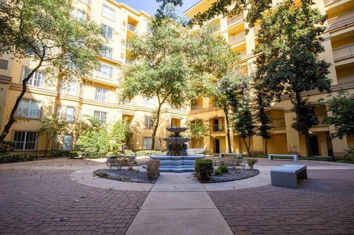 4001 Fannin St #B4 - Photo 4 of 28