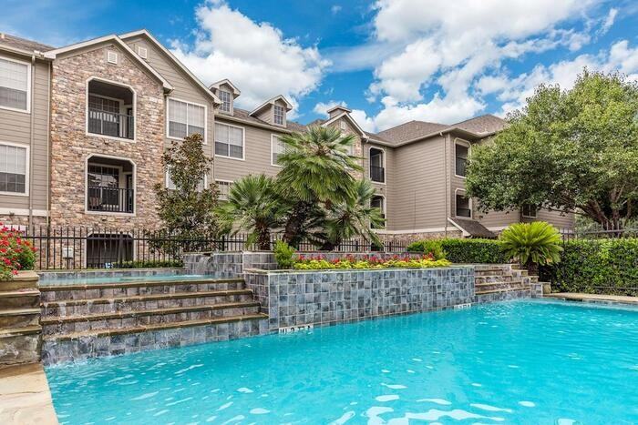 13504 Schroeder Rd #D2 - Photo 4 of 40