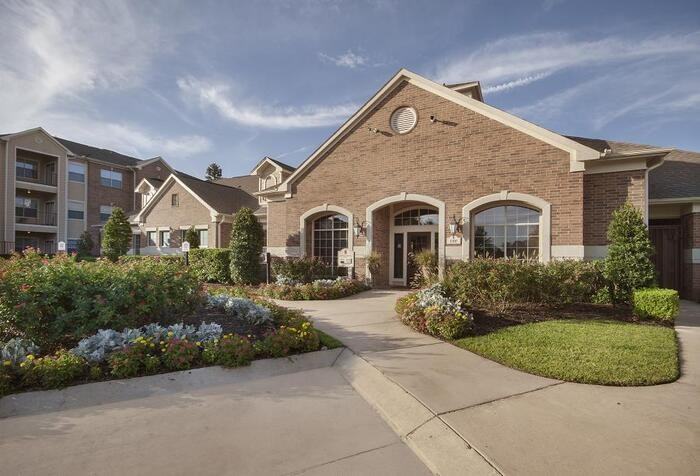 901 Wilson Rd #C1 - Photo 2 of 6