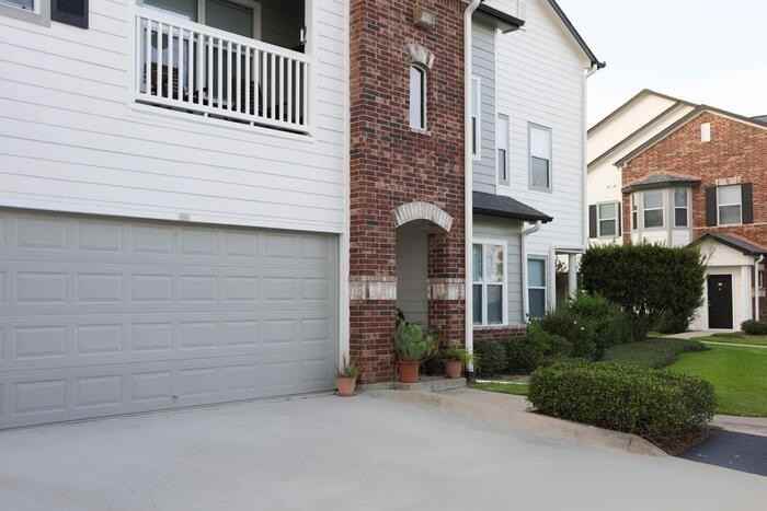 9844 Cypresswood Dr #D2 - Photo 5 of 31