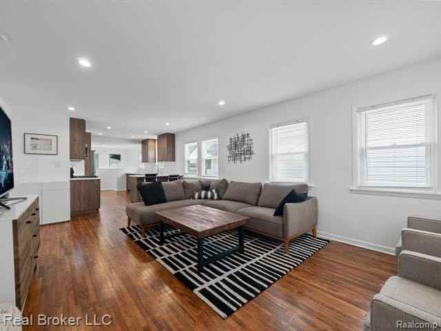 1428 Bennaville Ave - Photo 3 of 18