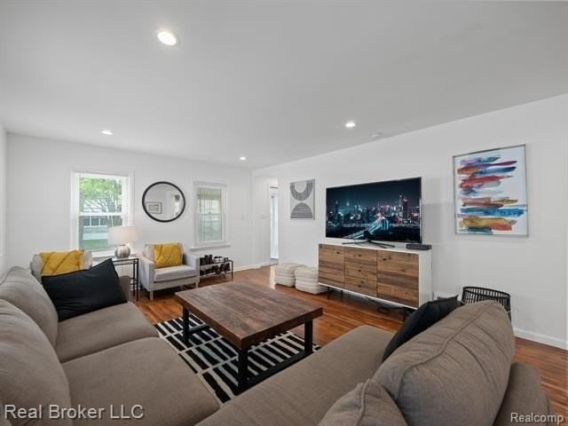 1428 Bennaville Ave - Photo 4 of 18