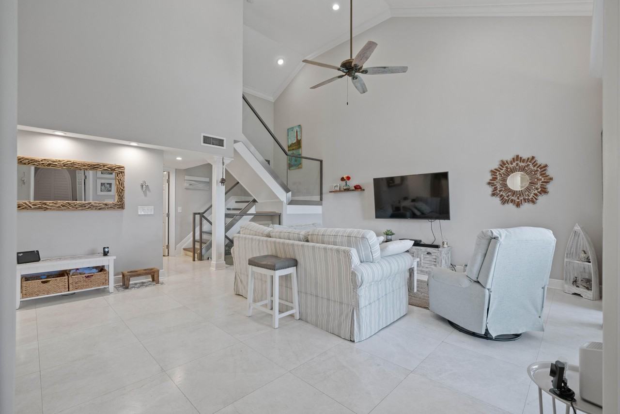 2706 Fairway Drive North - Photo 4 of 44