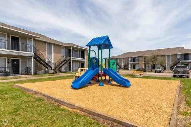 1010 Magnolia St #C1 - Photo 2 of 13