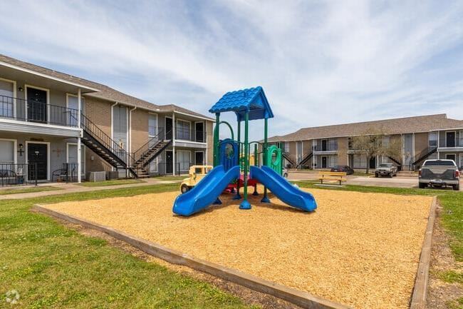 1010 Magnolia St #B1 - Photo 2 of 13