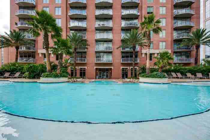 1400 Mckinney St #C8 - Photo 3 of 20