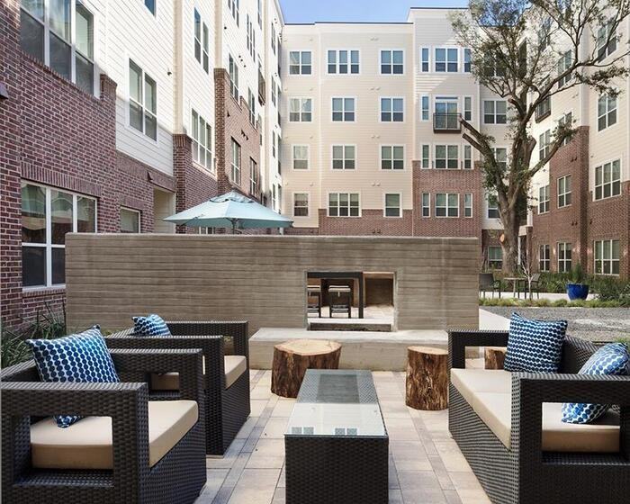 4100 Greenbriar Dr #B8 - Photo 5 of 28