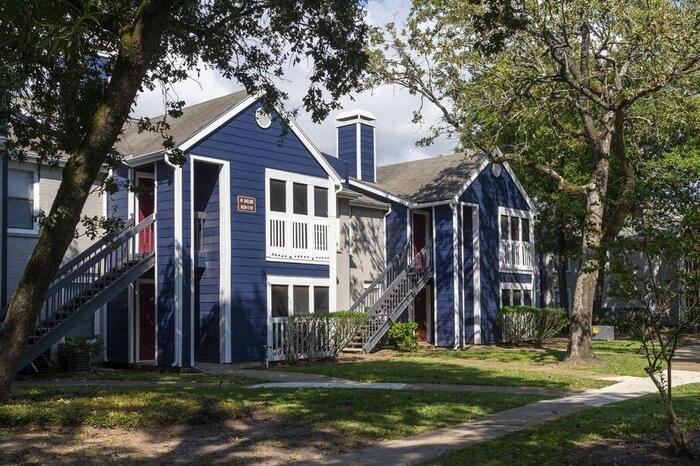 3300 Rollingbrook Dr #B1 - Photo 2 of 27