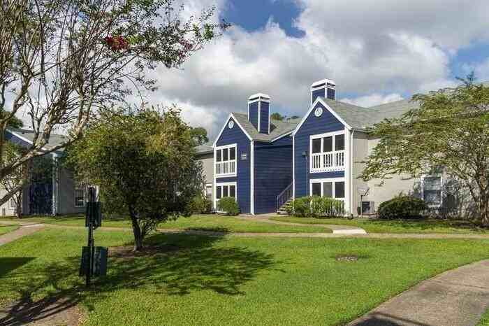 3300 Rollingbrook Dr #B1 - Photo 3 of 27