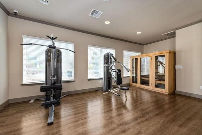 2205 W Walker St #C2 - Photo 4 of 18