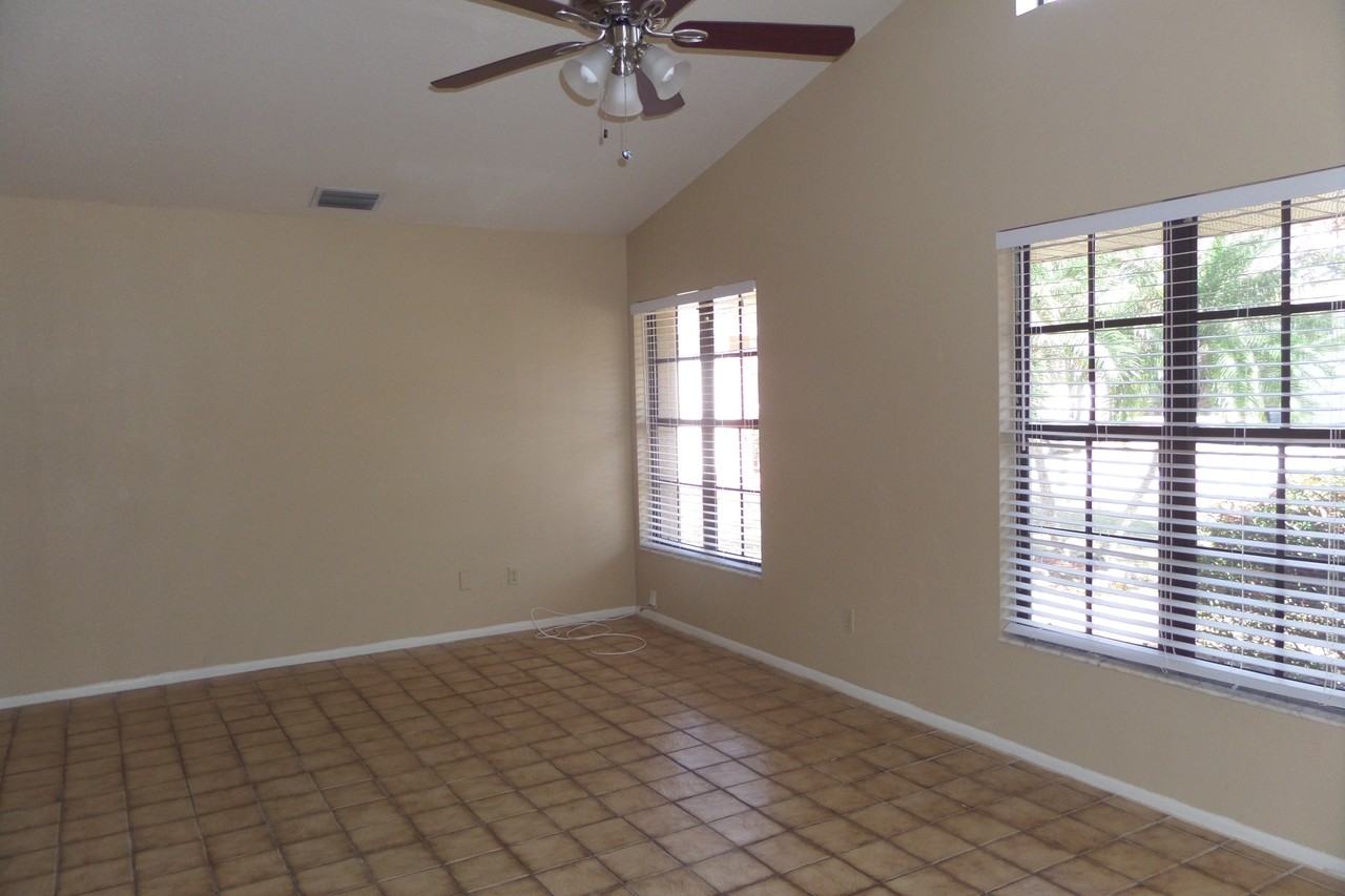 1039 Jambalana Dr - Photo 2 of 14