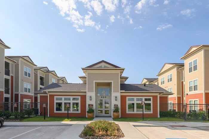 450 E Rogers St #D1 - Photo 2 of 27