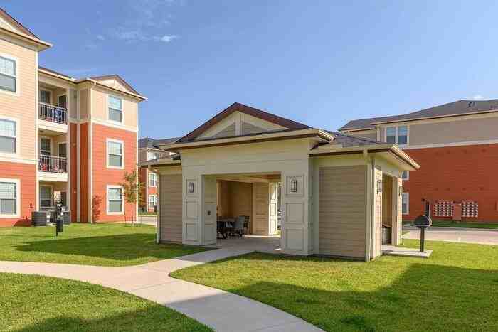 450 E Rogers St #D1 - Photo 5 of 27