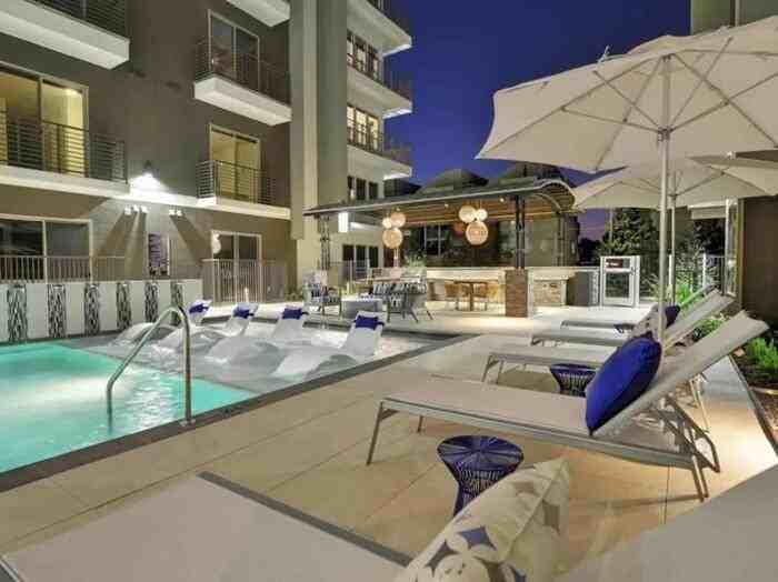 299 W Gray St #B2 - Photo 3 of 32