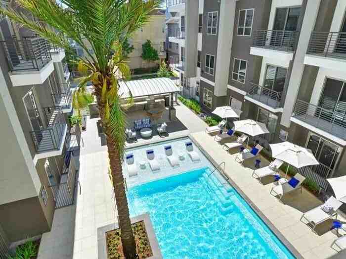 299 W Gray St #B3 - Photo 4 of 32