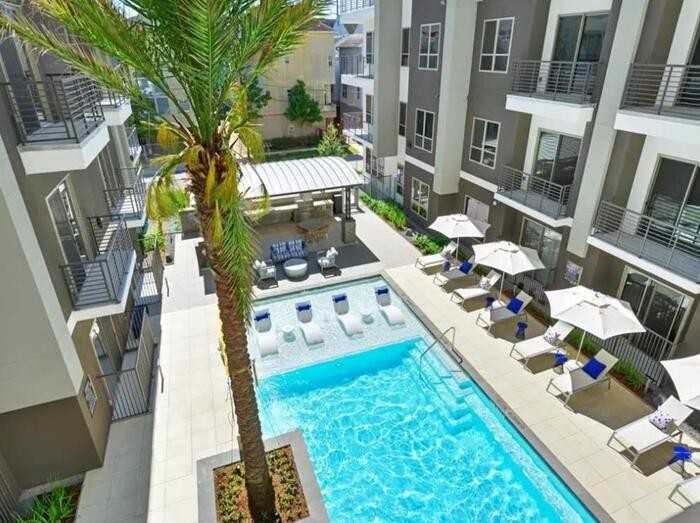 299 W Gray St #B5 - Photo 4 of 32